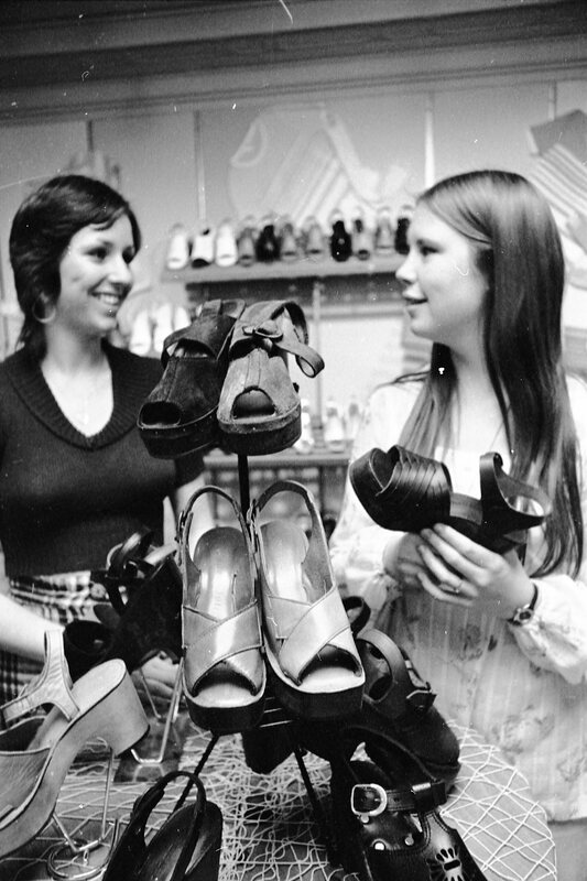 1974 Students, Shopping C 05