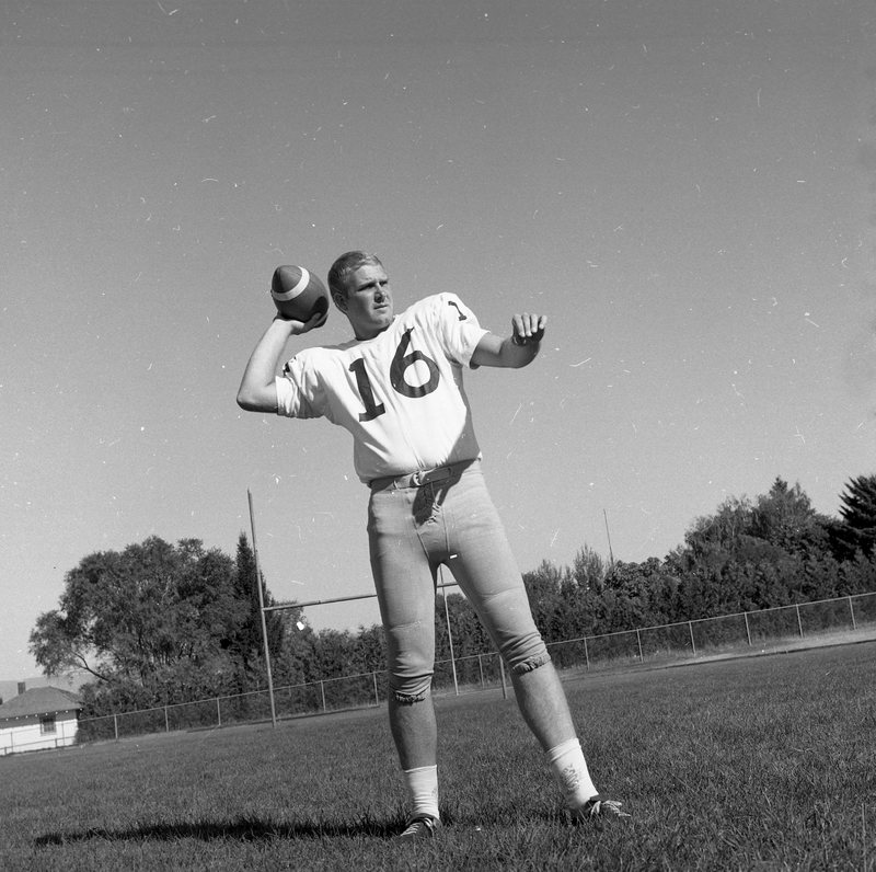 1968 Football Player 04