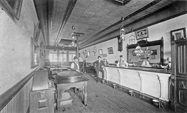 La Grande, Saloon Interior