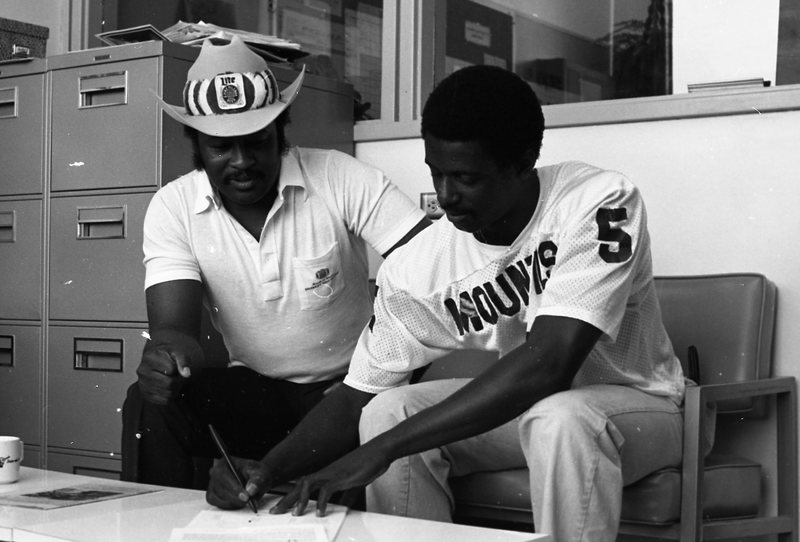1982 Football, Havan Jones Going Pro 11