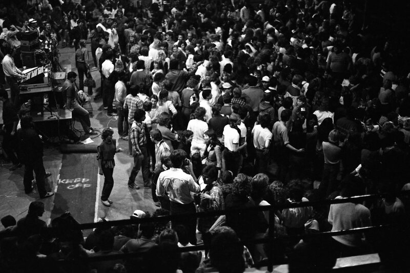 1985 Concert, "Quarterflash" Audience 05