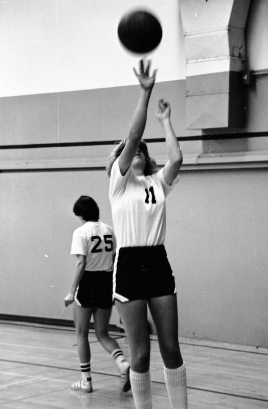 1980 Women's Basketball Action 12