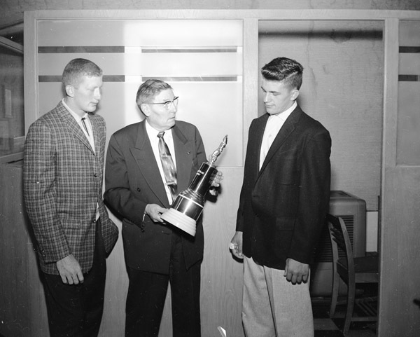 1957 Peace Trophy 1-1
