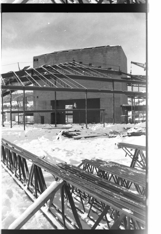 1989 Loso Hall Construction 02