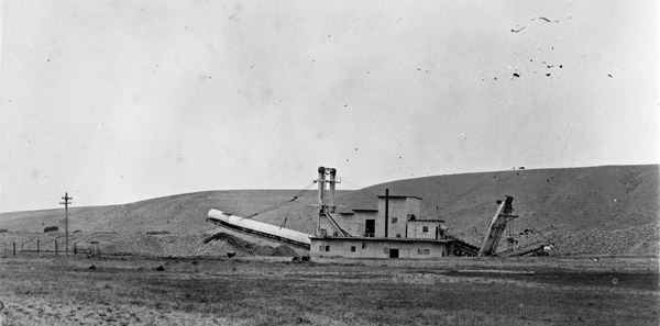 John Day, Gold Dredge