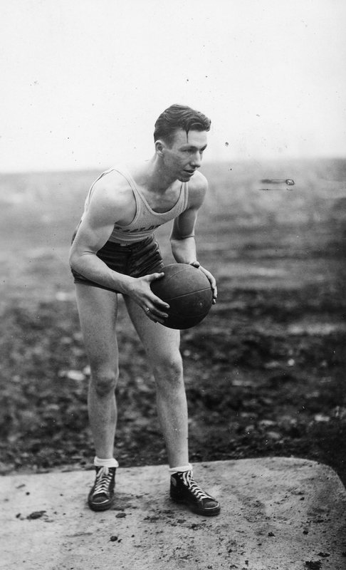 30's Basketball Player 11