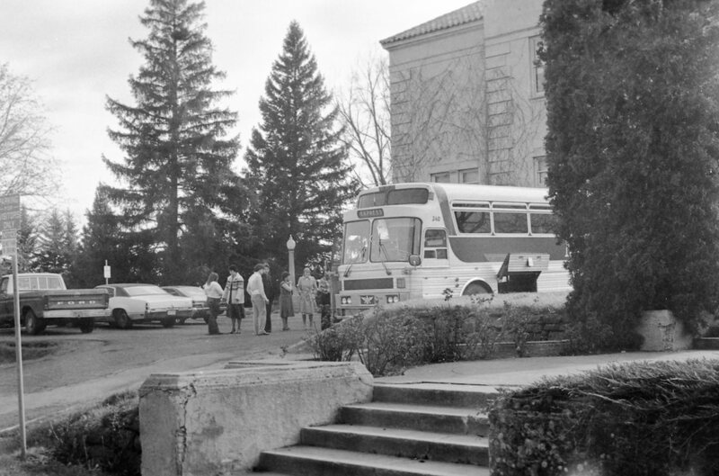 1983 EOSC Choir Field Trip, Leaving 02