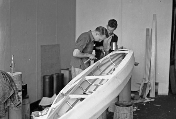 La Grande, Kayak Constructing