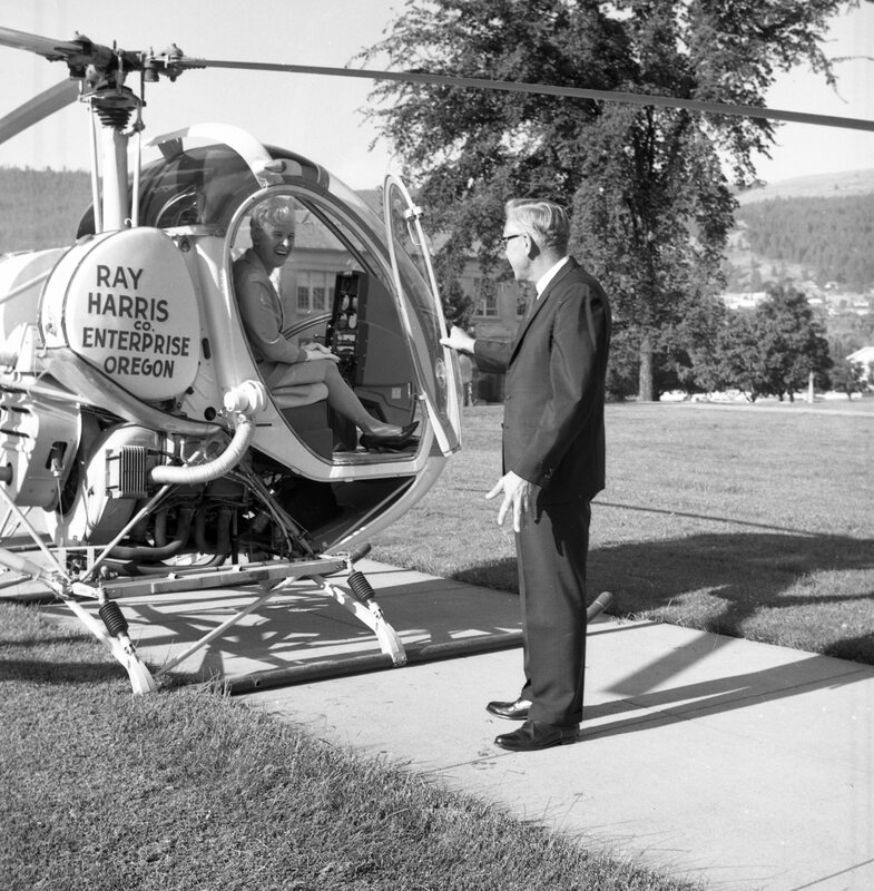 1967 Summer Graduation, Guest Arrival 06