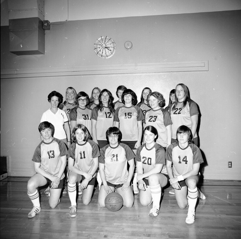 1973 Women's Basketball Team 02