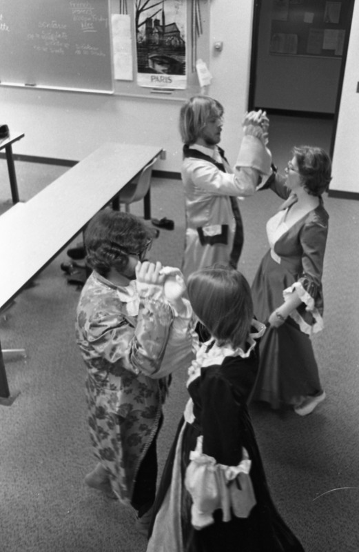 1977 Languages, French Club 09