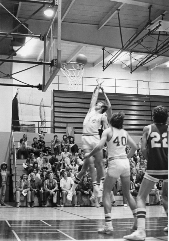 1977 Basketball Action 01