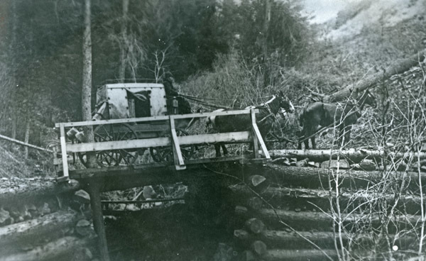 Minam, Toll Bridge
