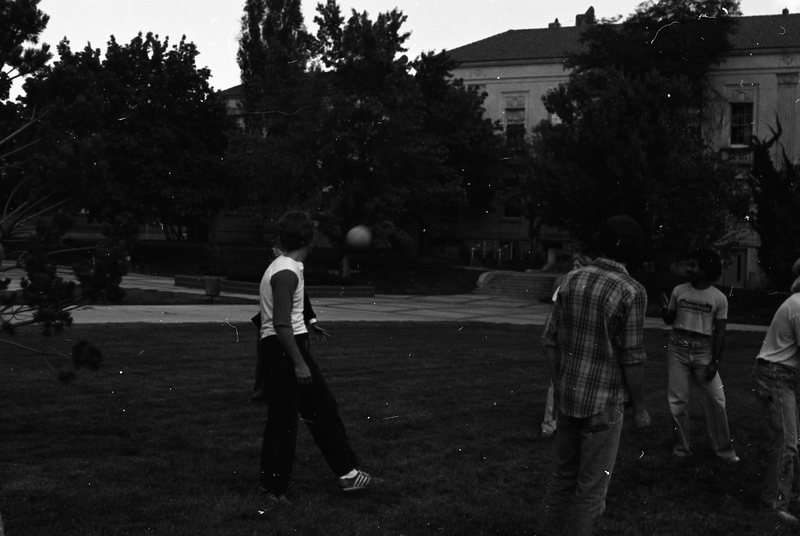 1980 New Student Week, Volleyball 10
