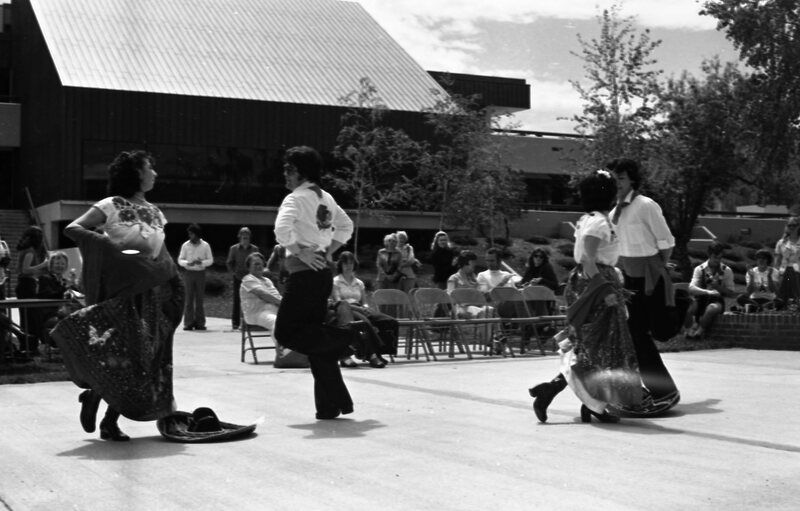 1978 Mexican Dancers 04