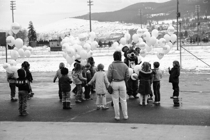 1986 Ackerman Elementary School,  Balloons 18