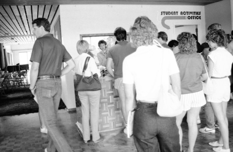 1985 Hoke Information Counter, Fall Term Registration 03