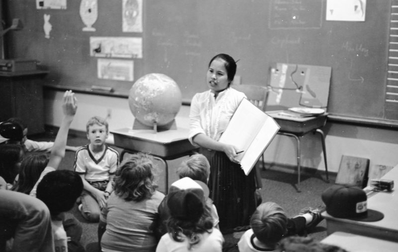 1981 Ackerman Elementary Classroom, Micronesian Program 18