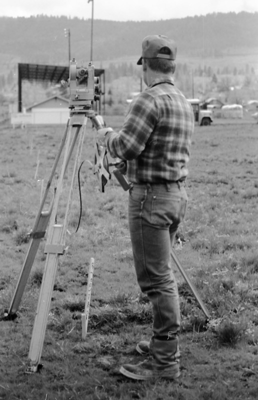 1988 Loso Hall, Surveying 04