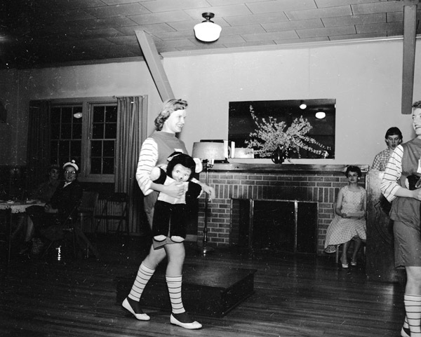 1956-57 Style Show 4