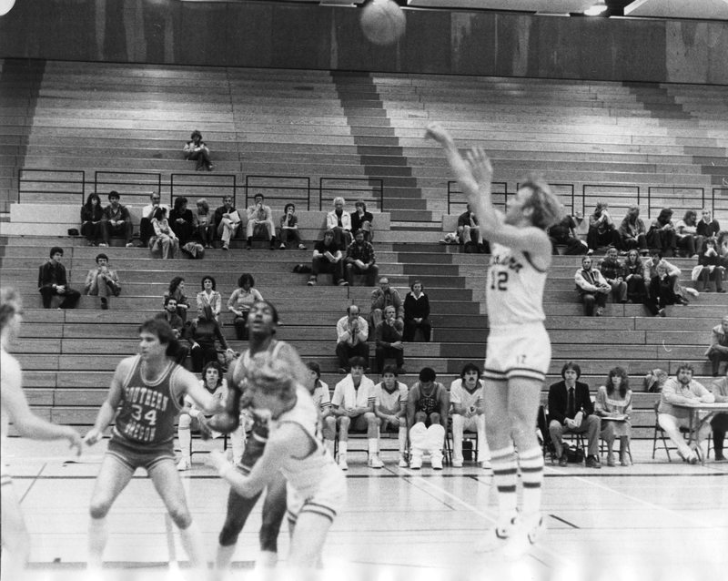 1983 Men's Basketball Action 03