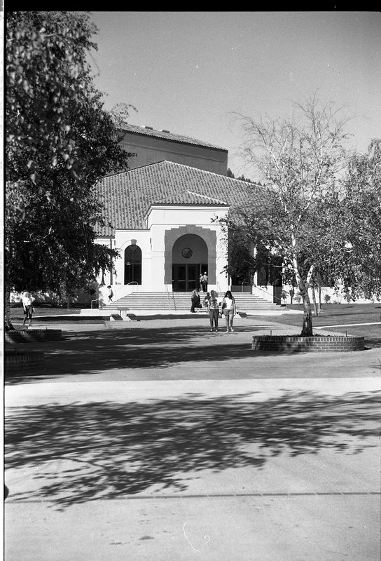 1990 Loso Hall Entrance 04