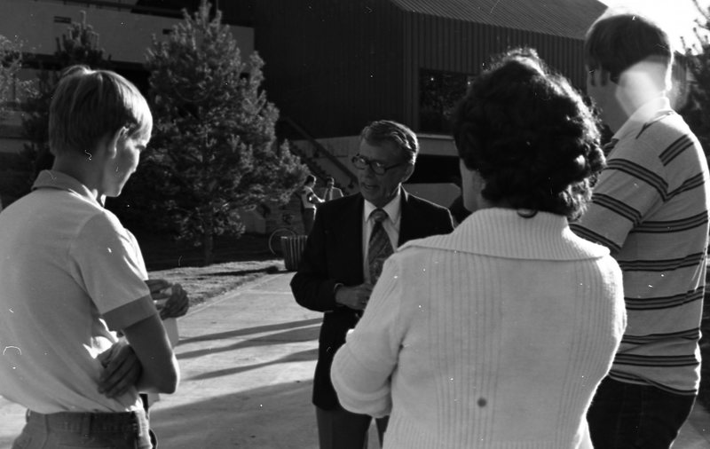 1980 New Student Week, Employees 02