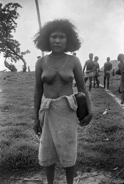 Dobodura Natives, Women 4