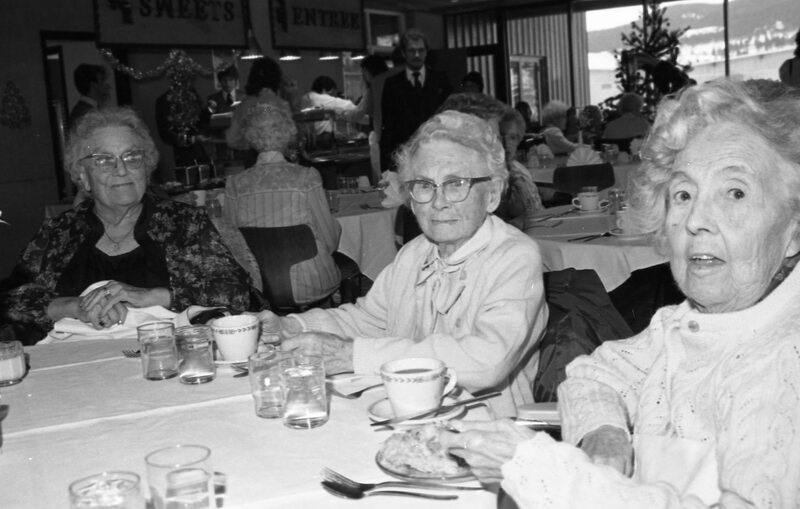 1985 Students Serve Elderly 13
