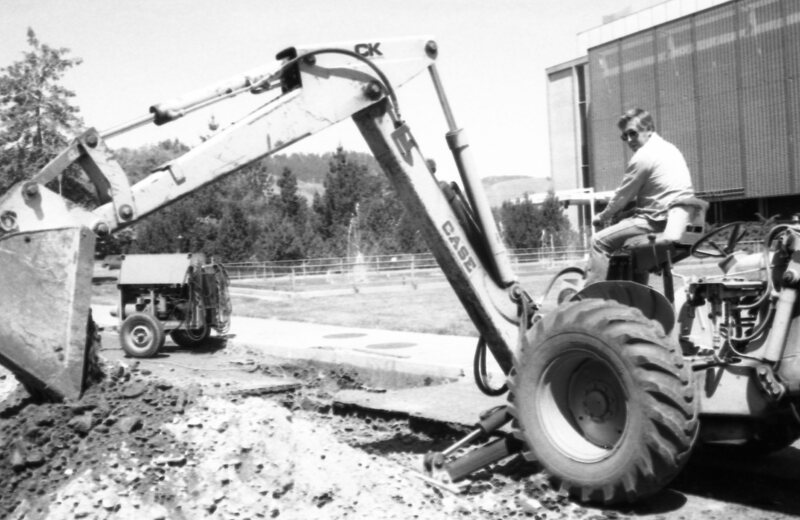 1985 Employees, Digging 05
