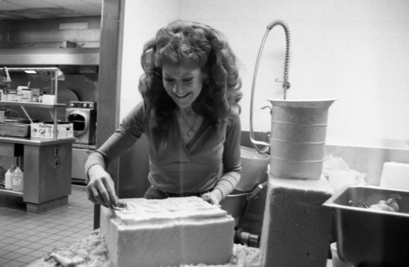 1985 Chancellor Visit, Cake 07
