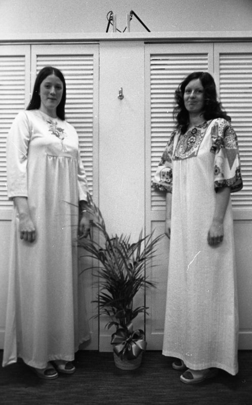 1974 Students, Shopping F 01