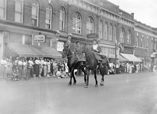 La Grande Parade, U.P. 4
