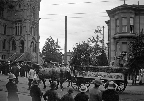 Portland, Parade 12