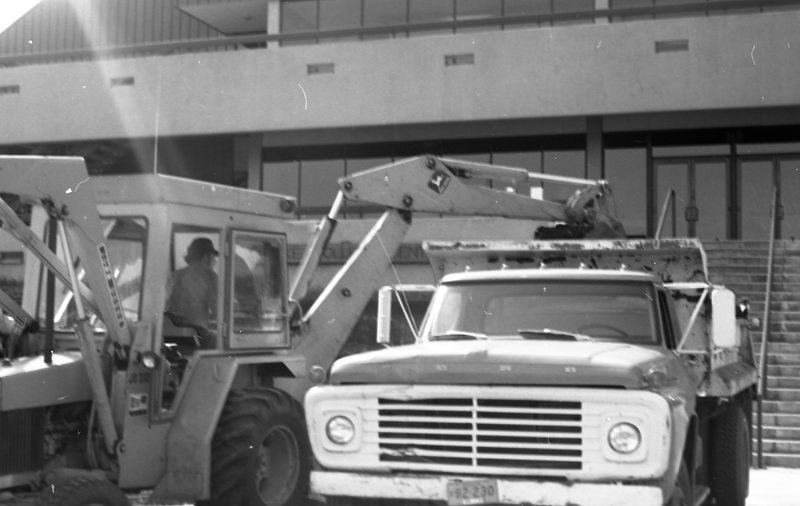 1981 Hoke Hall Entrance Construction 03