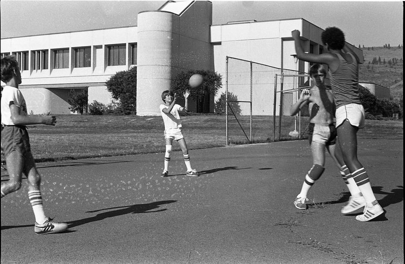 1981 Boys Basketball Camp 05