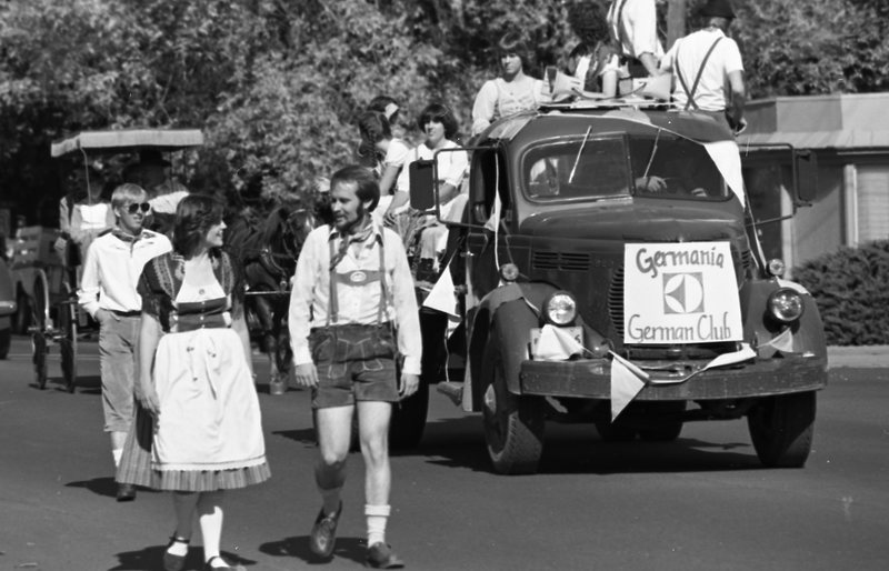 1981 Homecoming Parade, Folk Dancers 01