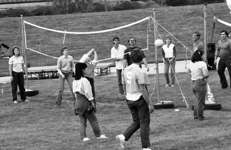 1985 Volleyball, New Students 02