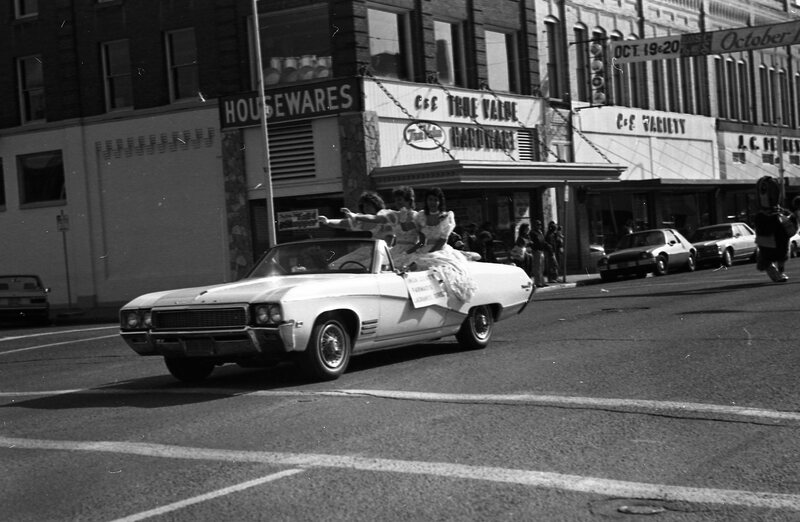 1984 Homecoming and October Folk Festival Parade 04