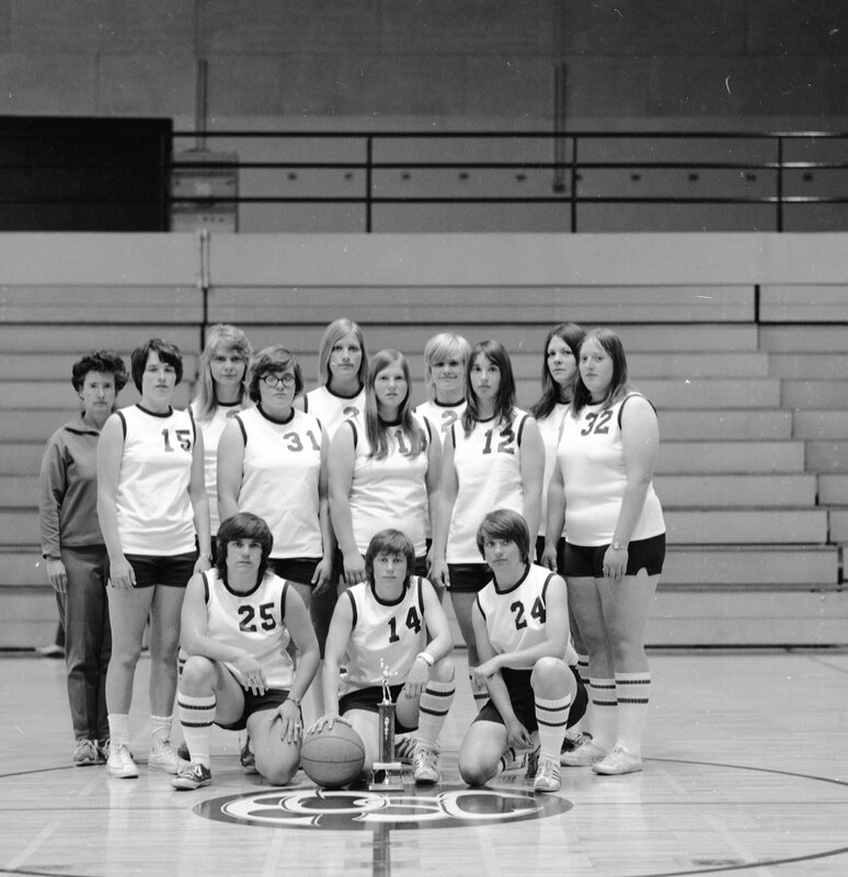 1974 Women's Basketball Team 02