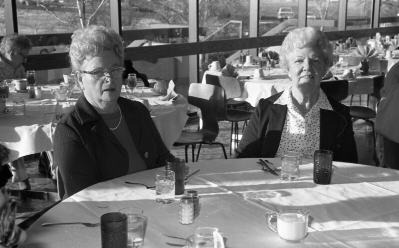 1984 Students Serve Thanksgiving Dinner for Senior Citizens 24