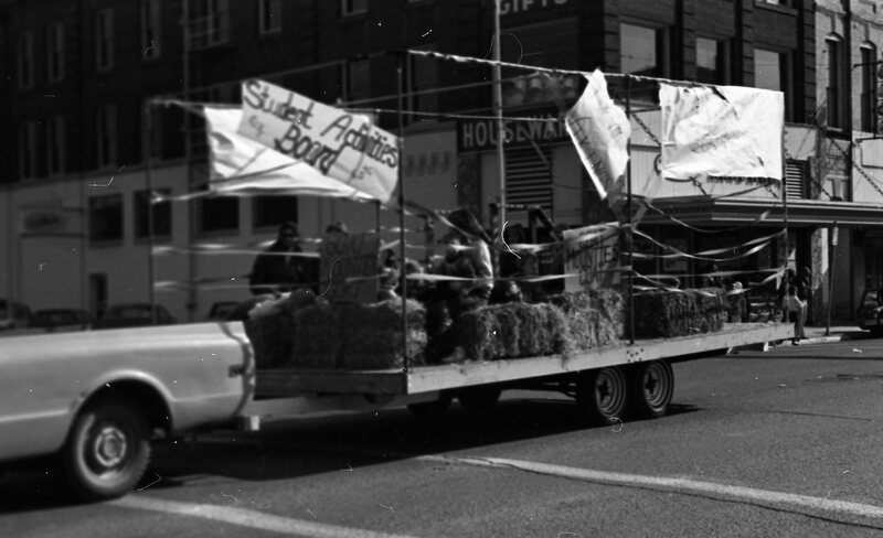 1984 Homecoming and October Folk Festival Parade 06