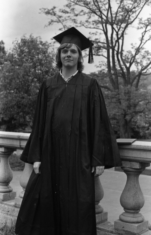 1977 Graduation, Graduates Walk 07