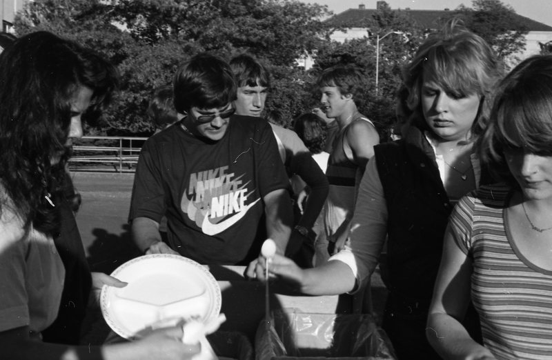 1980 New Students, BBQ 05