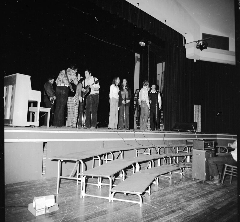 1973 Ambassadors on Stage 02