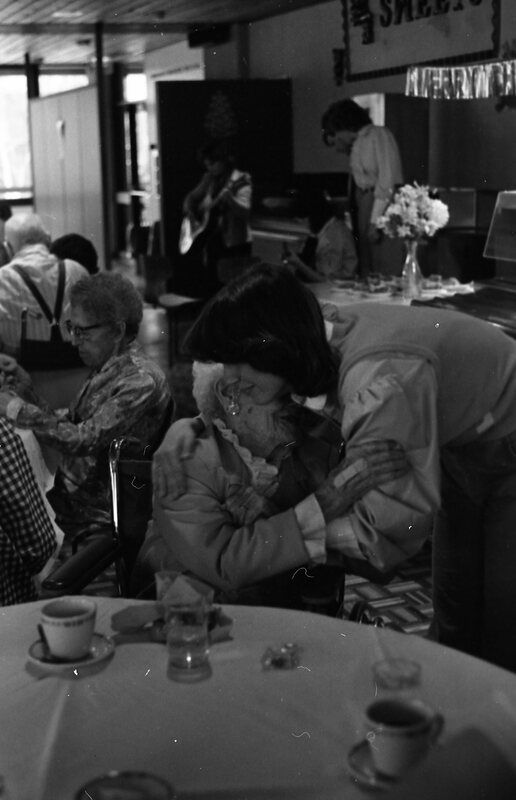 1983 Students Serve Elderly 02