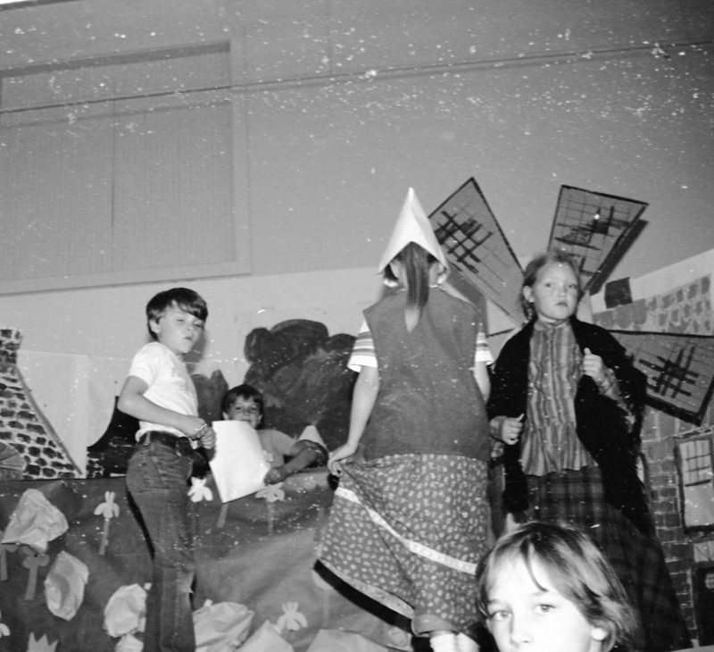 1987 Ackerman Elementary School, Skit 01