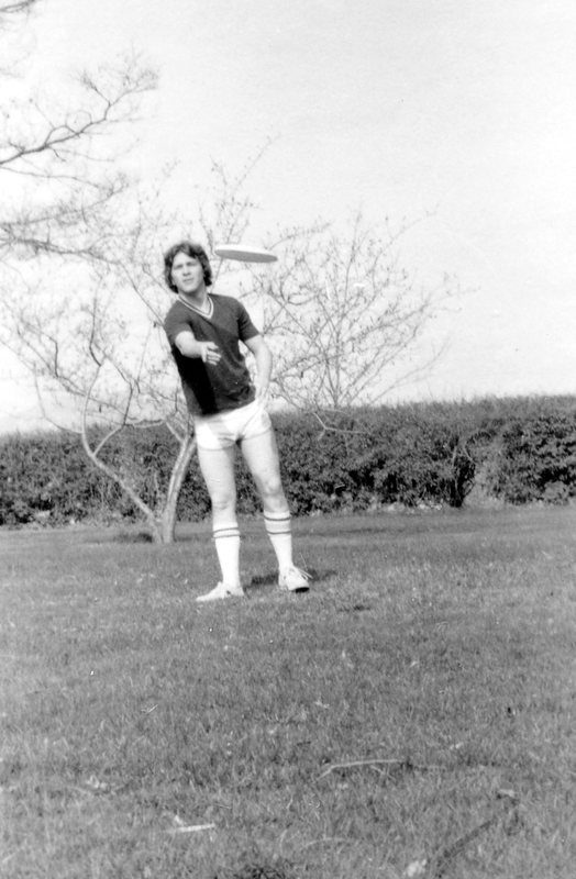 1976 Student, Frisbee 15