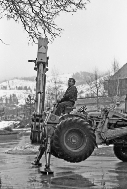 1982 Campus Clock, Installation 01