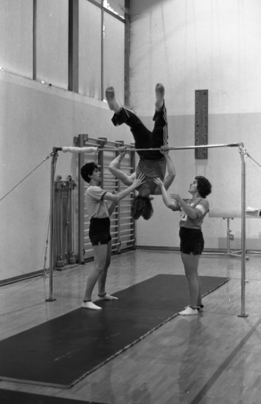1977 Gymnastics, Parallel Bars 04